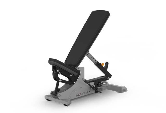 MATRIX Magnum Flat-To-Incline Bench W/Horizontal Adjustment